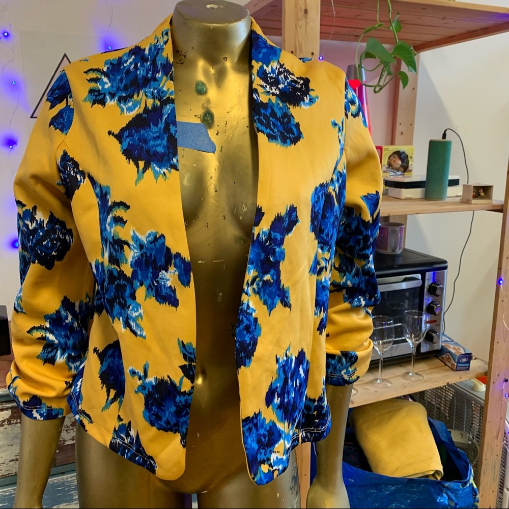 Yellow and blue flower crop jacket